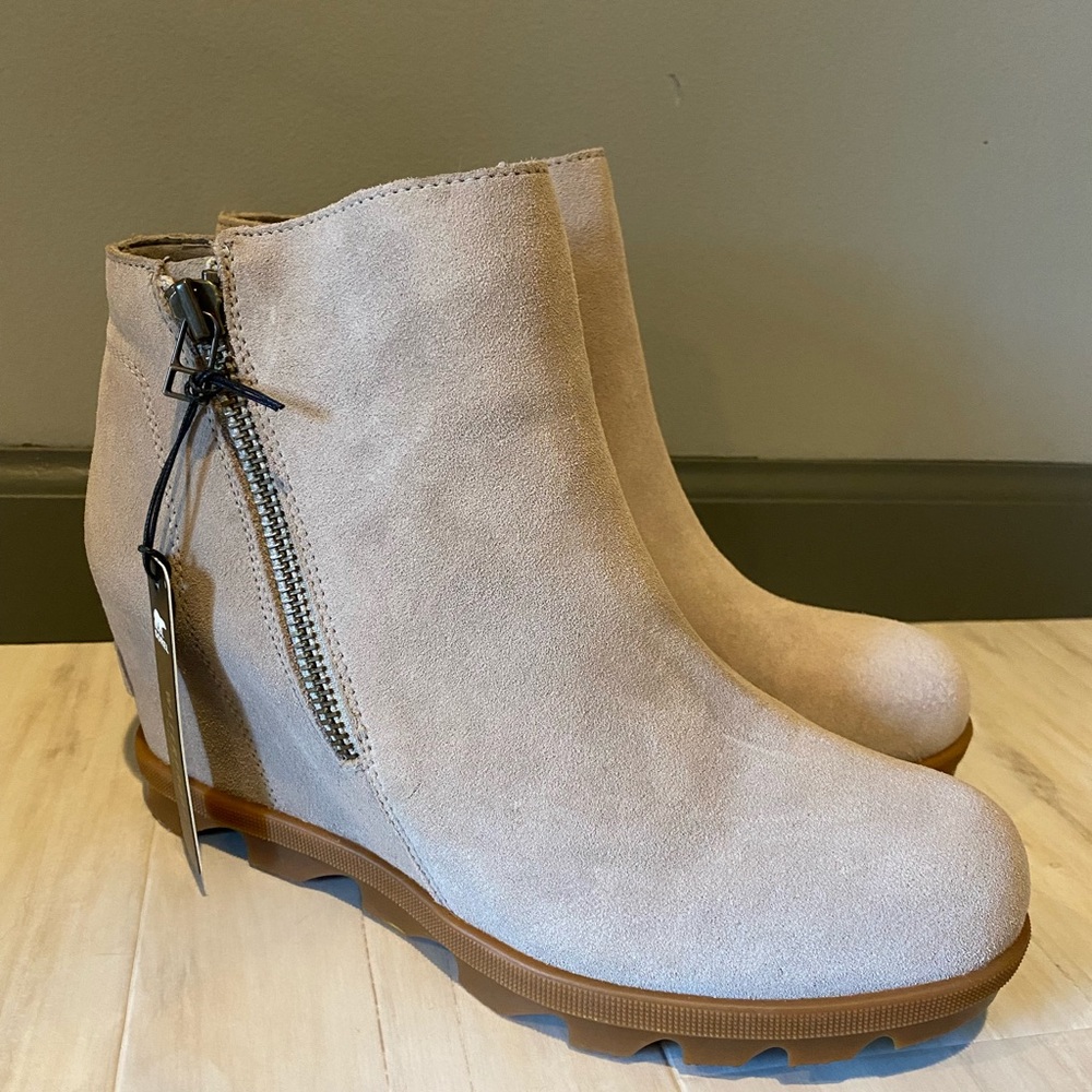 Sorel Women's Tan Wedge Ankle Boots